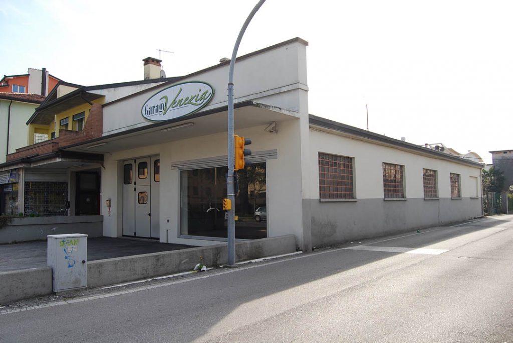 Esterno Garage